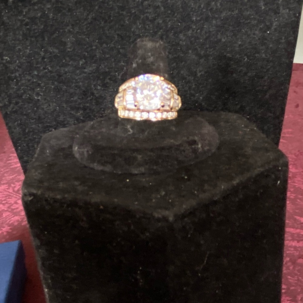 RING - Picture 6 of 12